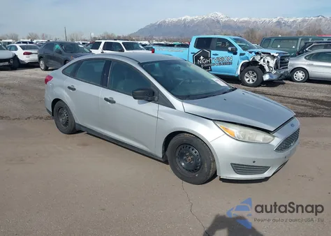 2016 Ford Focus S z USA, uszkodzony, nr VIN 1FADP3E22GL366081